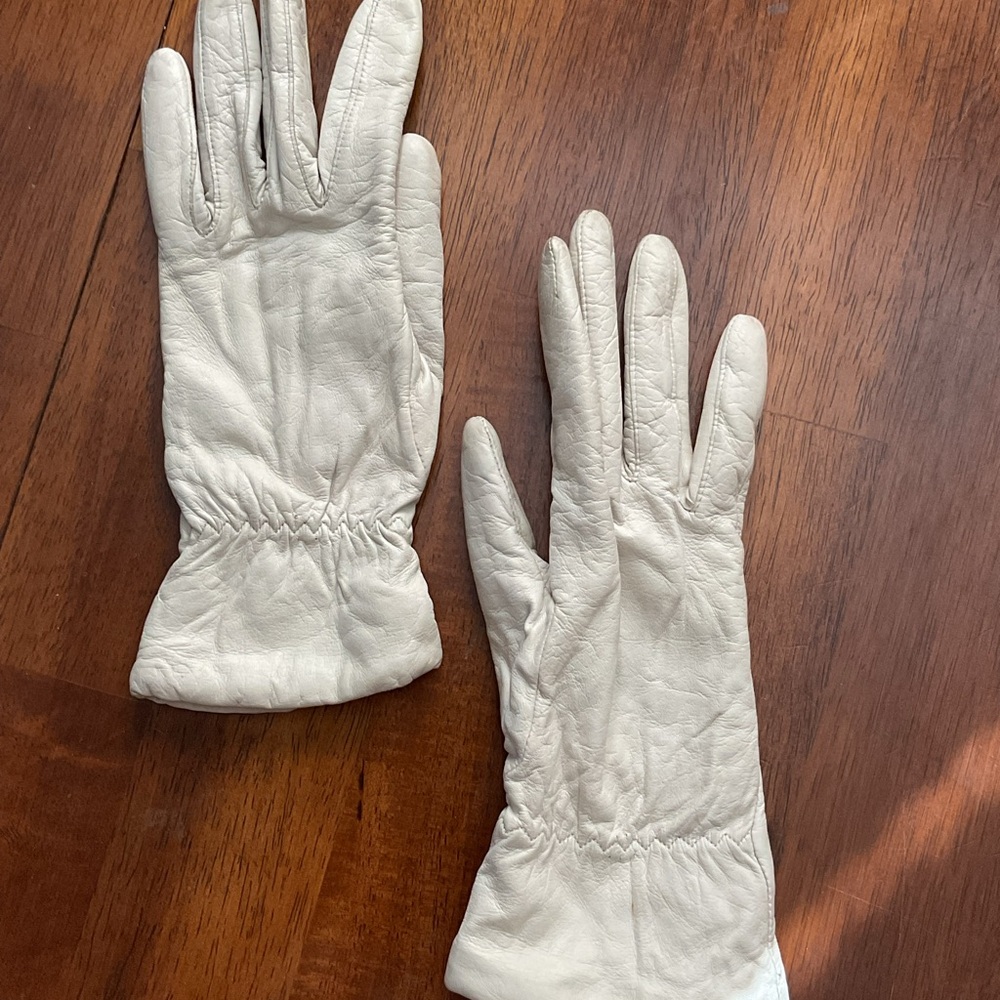 Vintage Cream Gloves